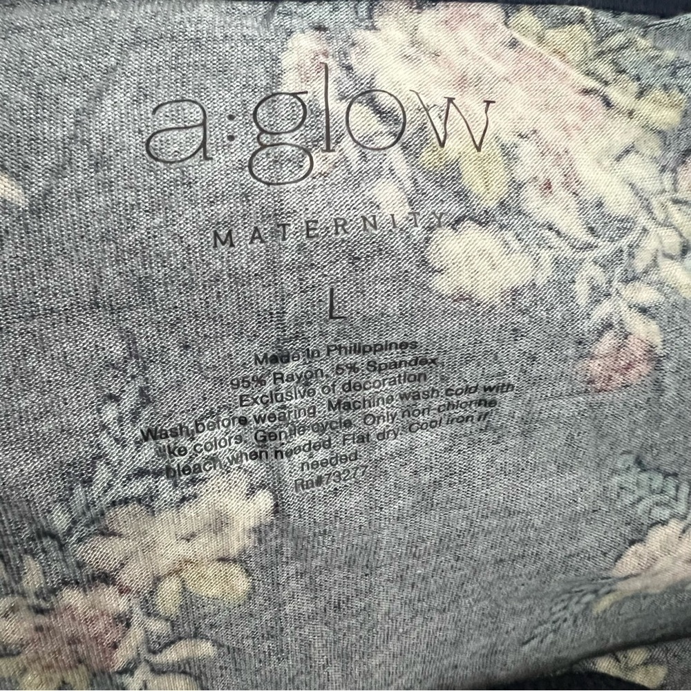 Aglow Maternity Blouse - Picture 3 of 3